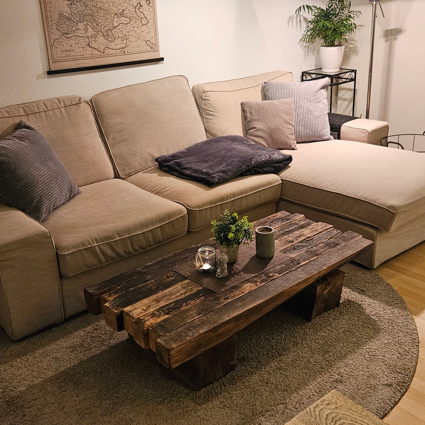 Couchtisch "Loftana" aus massiven alten Balken