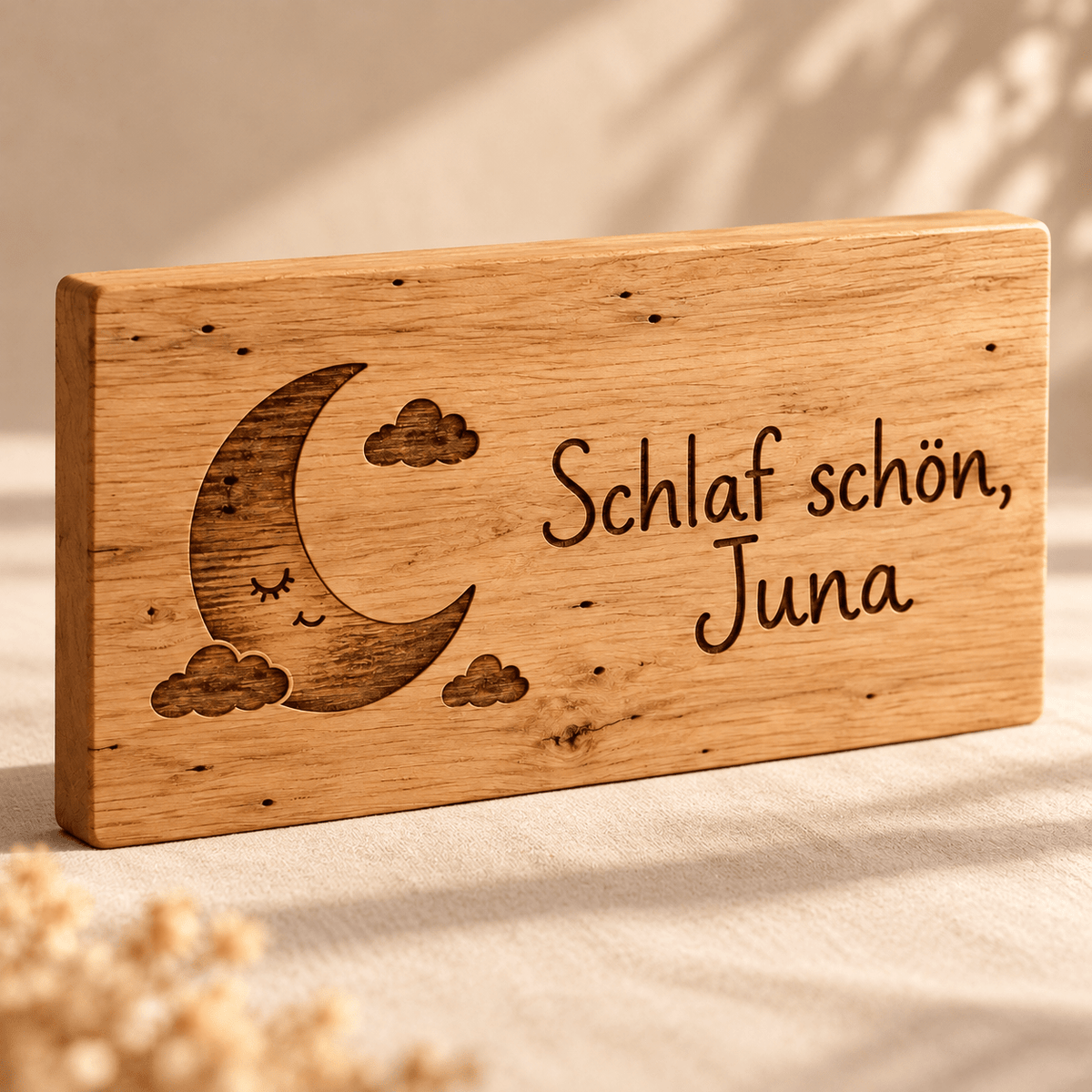 Gute Nacht – Personalisiertes Gutenacht-Schild, Gravur und Holzdetail; digitale Gestaltungsvisualisierung