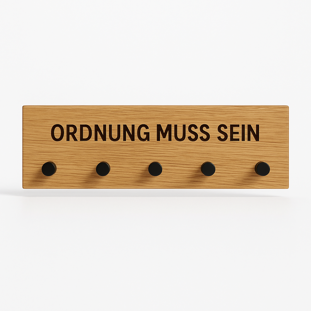 Holz-Garderobe mit Gravur – Wandgarderobe & Schlüsselbrett für mehr Ordnung "Ordnung muss sein"