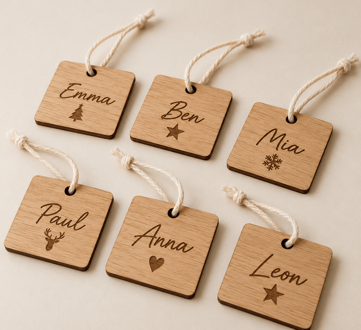 Weihnachtsglas – Personalisierte Glasanhänger im 6er-Set – Produktansicht mit Beispielgestaltung