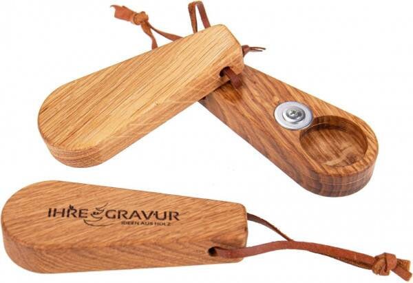 Flaschenöffner aus Holz mit Lederschlaufe, perfekt für das Schlüsselbund, mit Gravur - Werbegeschenke für Gewerbetreibende