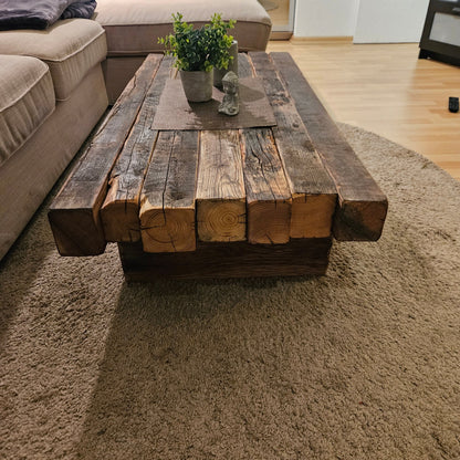 Couchtisch "Loftana" aus massiven alten Balken - Woodequipment24