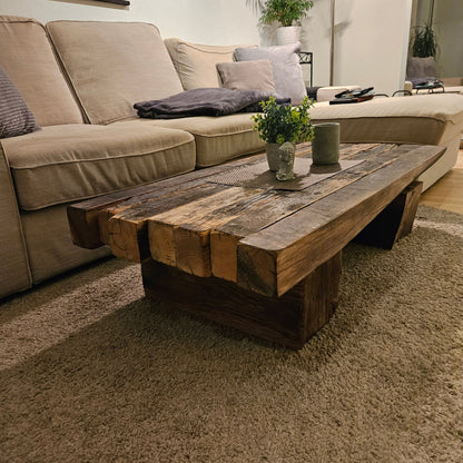 Couchtisch "Loftana" aus massiven alten Balken - Woodequipment24