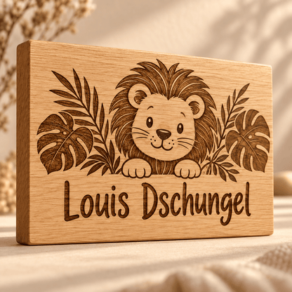 Dschungelkind – Kinderzimmer-Wandschild Löwe, Gravur und Holzdetail; digitale Gestaltungsvisualisierung