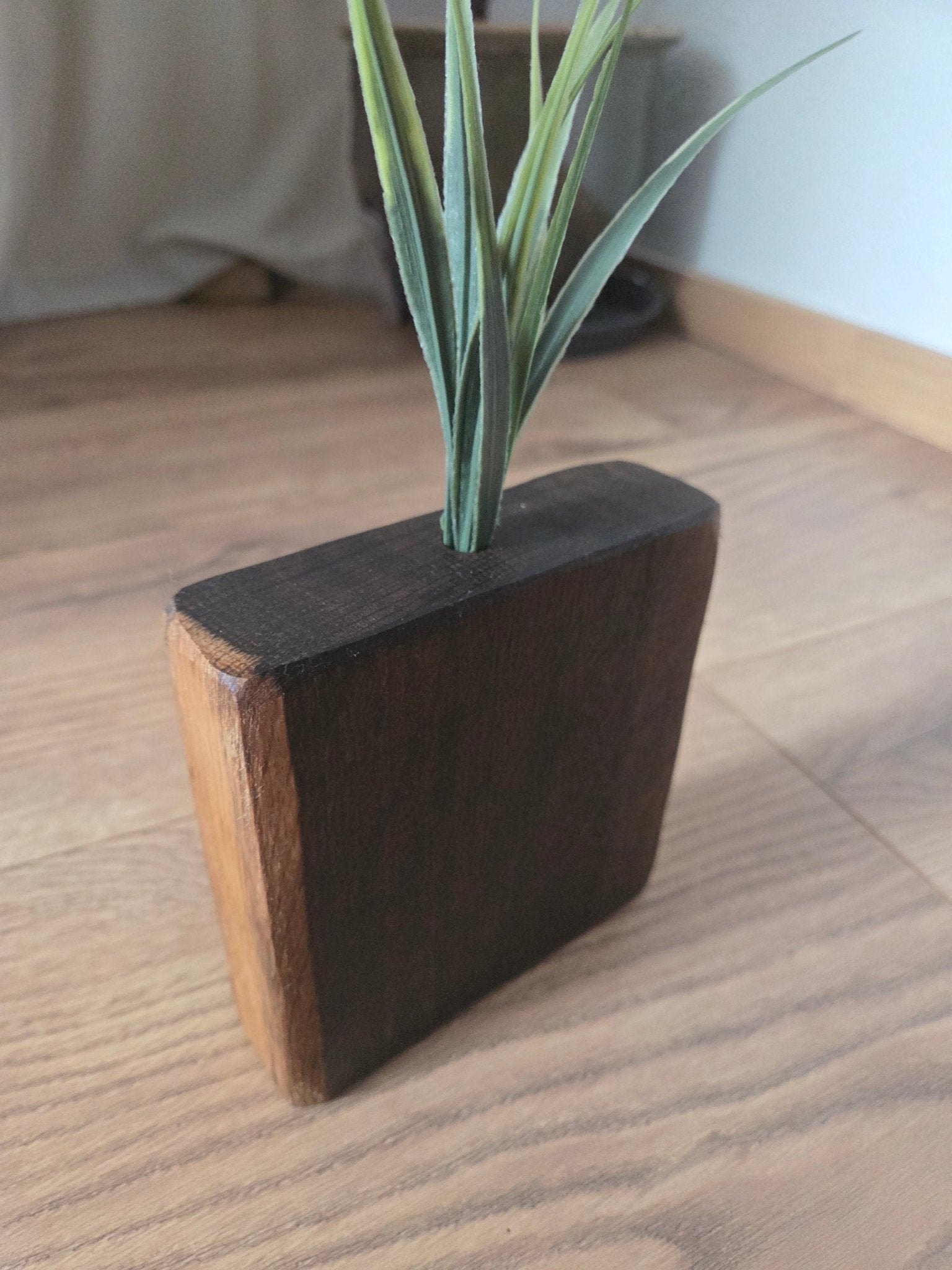 Handgefertigte Mini - Holzvasen mit Trockenblumen – Naturdeko im Set aus verschiedenen Hölzern - Woodequipment24