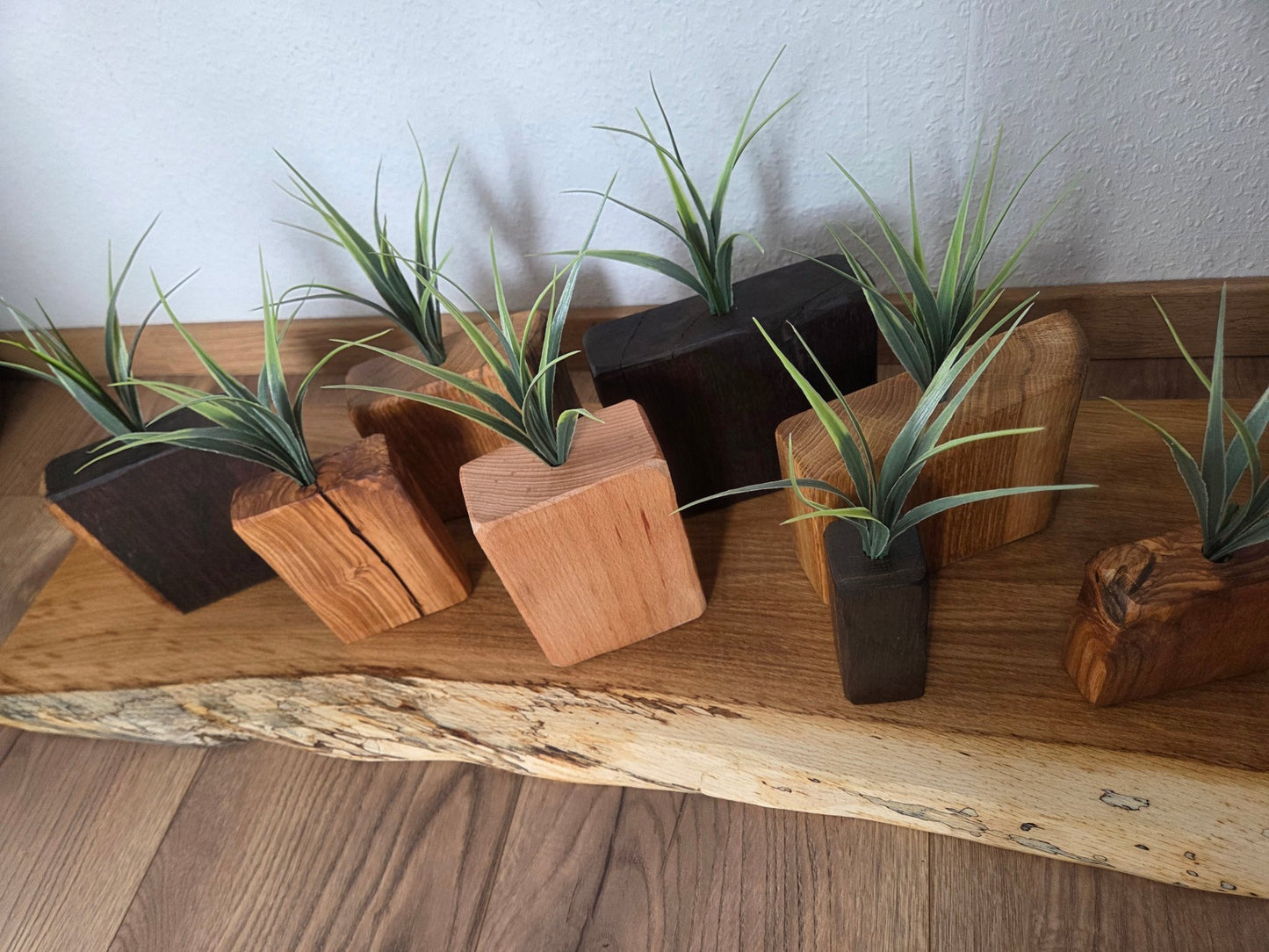 Handgefertigte Mini - Holzvasen mit Trockenblumen – Naturdeko im Set aus verschiedenen Hölzern - Woodequipment24