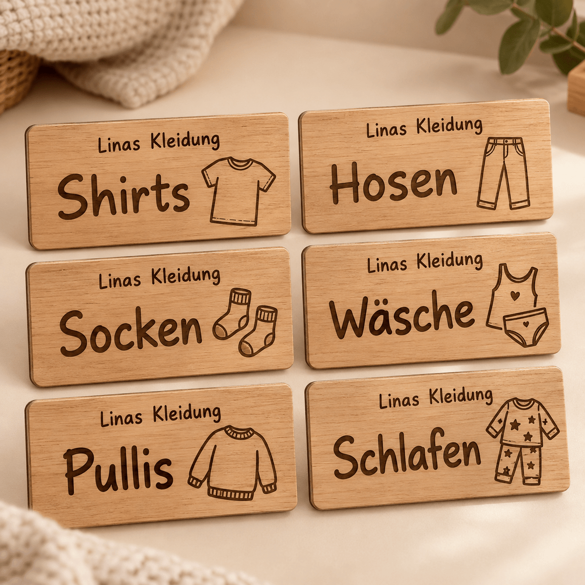 Kleiderordnung – Personalisierte Schrank-Schilder im 6er-Set, Produktansicht; digitale Gestaltungsvisualisierung