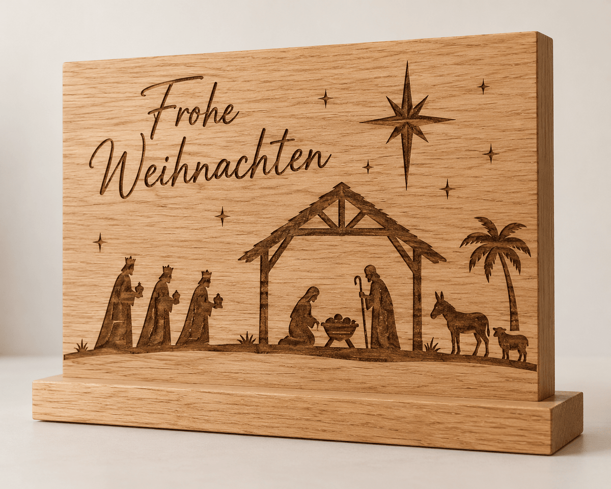 Krippenmoment – Gravierte Weihnachtskrippe auf Eiche – Produktansicht mit Beispielgestaltung