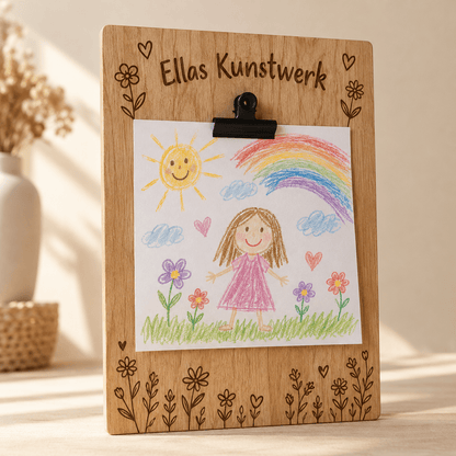 Kunstwerk des Monats – Personalisiertes Bilder-Klemmbrett, Produktansicht; digitale Gestaltungsvisualisierung