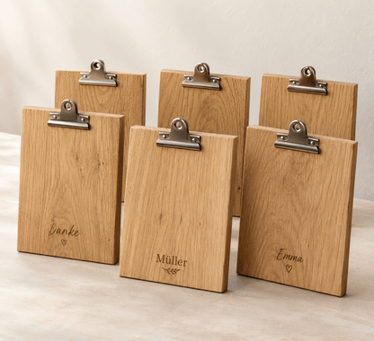 Menütafel – Menükarten-Klemmbrett im 6er-Set aus Eiche – Produktansicht mit Beispielpersonalisierung