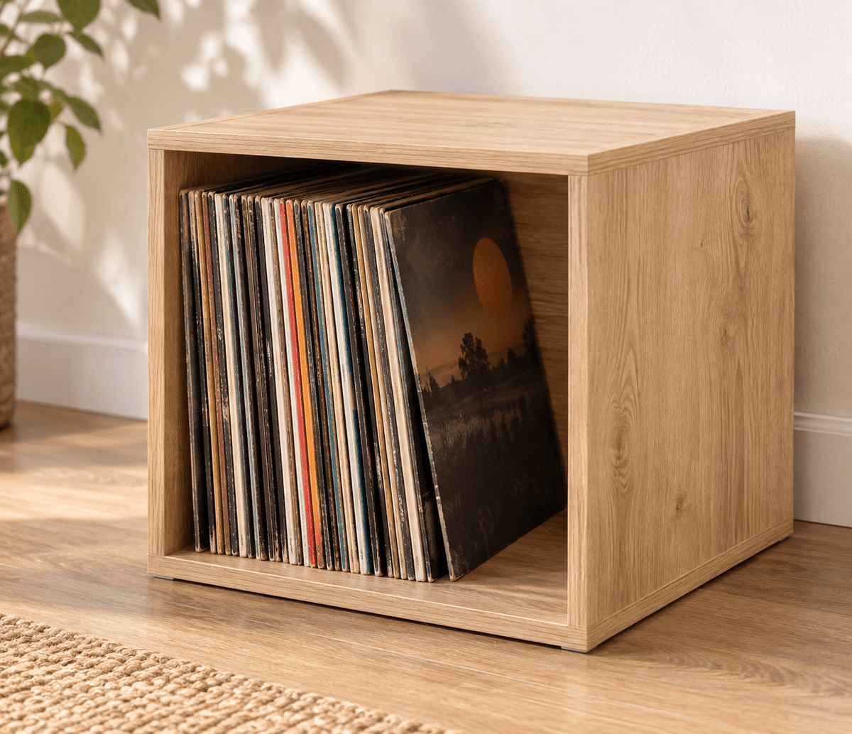 Plattenregal – Vinyl-Aufbewahrung offen in Eicheoptik – Produktansicht mit Beispielpersonalisierung