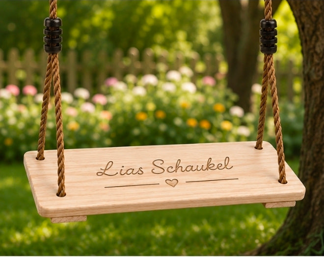 Personalisierte Holzschaukel mit Wunschgravur
