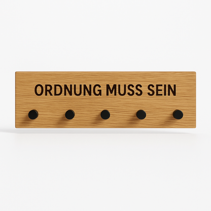 Holz-Garderobe mit Gravur – Wandgarderobe & Schlüsselbrett für mehr Ordnung "Ordnung muss sein"