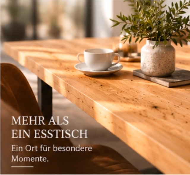 Esstisch aus massiver Wurmeiche mit schwarzem Metallgestell