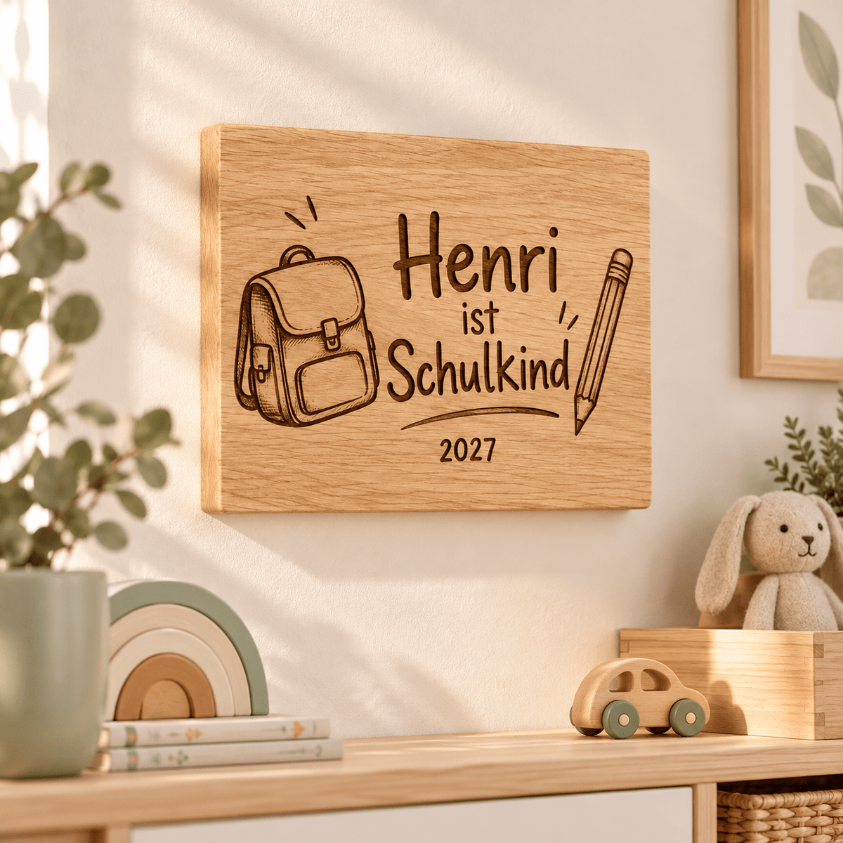 Schulkindstolz – Personalisierte Einschulungs-Tafel, Kinderzimmer-Beispiel; digitale Gestaltungsvisualisierung