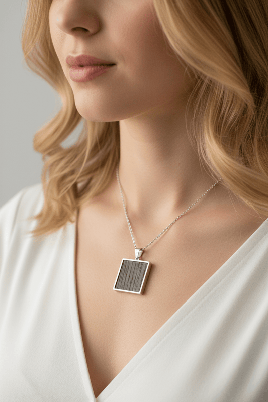 SMV - Edelstahlhalskette mit Räuchereiche - Holz - Woodequipment24