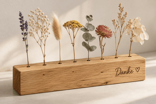 Trockenblumenzeile – Trockenblumenhalter aus Eiche – Produktansicht mit Beispielpersonalisierung