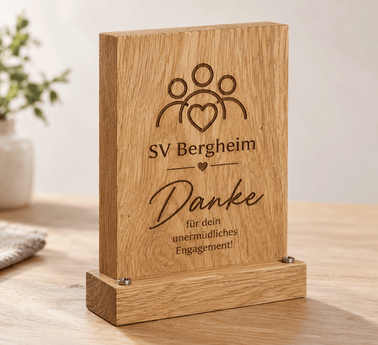 Vereinsdank – Ehrenamt-Auszeichnung aus Eiche – Produktansicht mit Beispielpersonalisierung