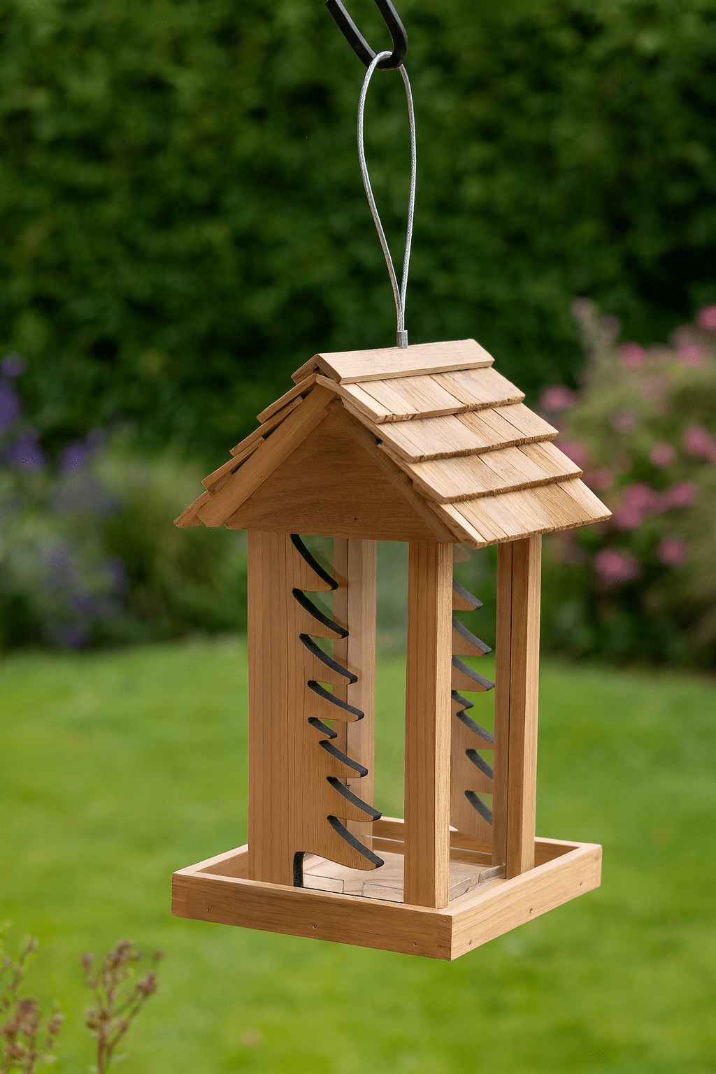 Wetterfestes Vogel Futterhaus aus Zedernholz mit Tannenfenster | Nachhaltiges & dekoratives Vogelhaus für Garten & Balkon -